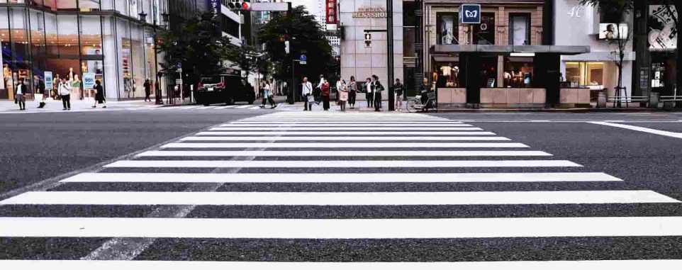 Do drivers have to wait for pedestrians to Cross Street?