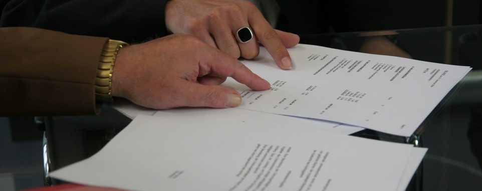 ¿Cómo puede afectar la COVID-19 a mi caso de lesiones personales?
