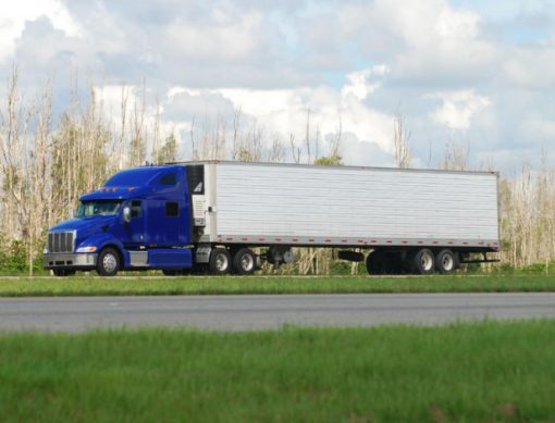 Peligros de los camiones parados al borde de la carretera