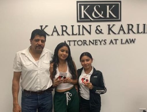 Firma de Abogados de Lesiones Personales Karlin & Karlin y El Compa Radio, Que Buena 96.1 Anuncian Ganador del Concurso de Regalos de Montclair, CA